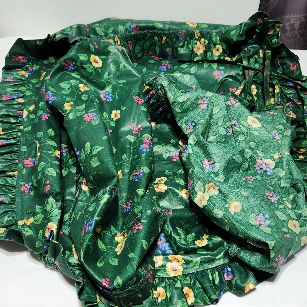 Longaberger Emerald Vine Green Floral Ruffle Fabric Liner Large Basket Side Tie‎